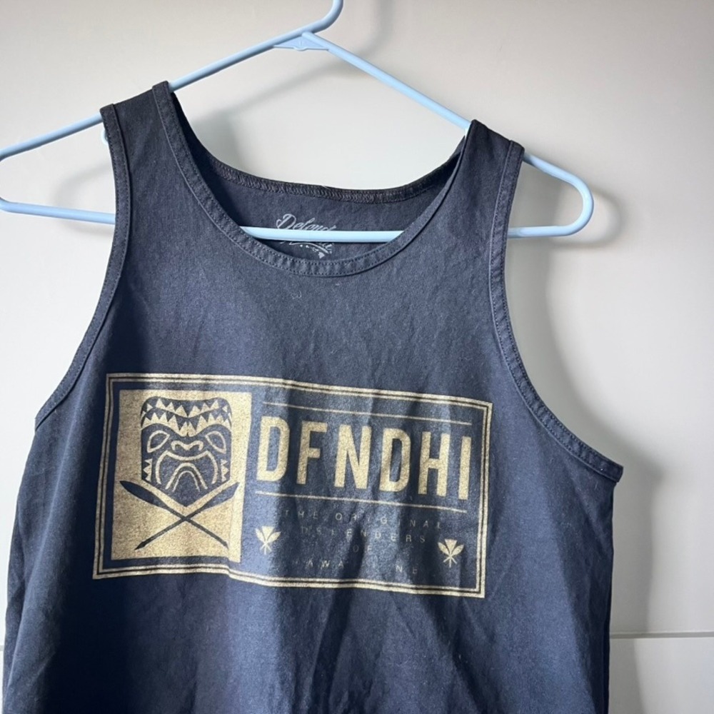 Defend Hawaii Tank Top Mens Small Black Gold Graphic Tiki Mask DFNDHI Sleeveless - Picture 3 of 7